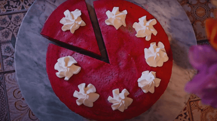 Шоколадно-смородиновий мусовий торт з млинцями — вау десерт - 285x160