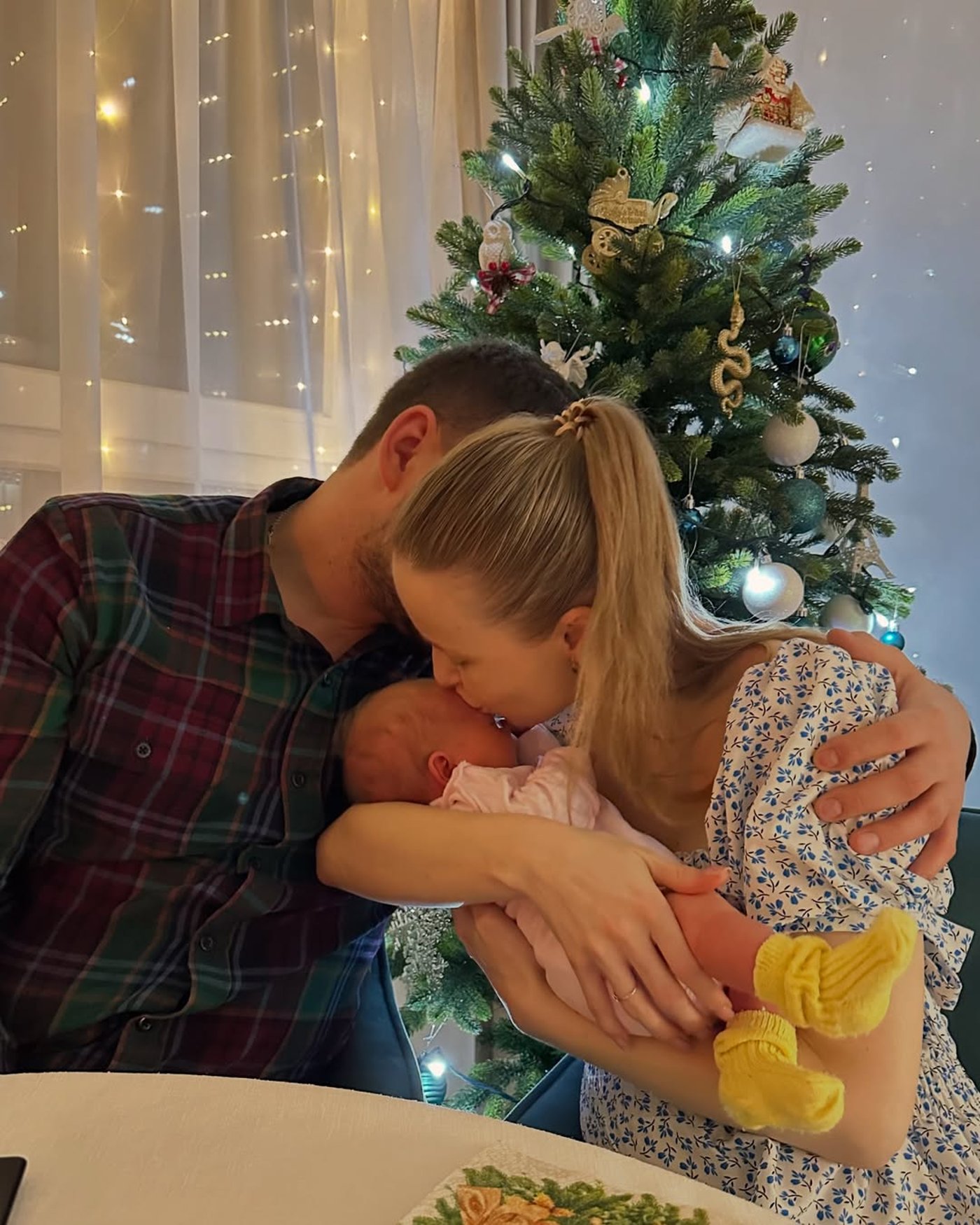 Анна Сагайдачна з чоловіком і донькою - фото