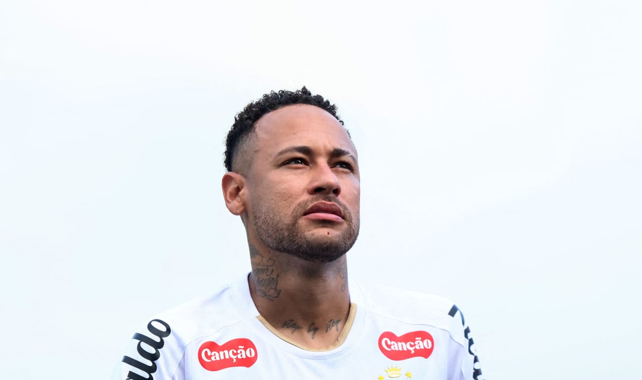 Неймар во время матча "Сантоса" и "Коринтианса"