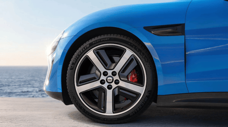 Новый электрокар заказали 100 000 водителей всего за 14 дней - 285x160