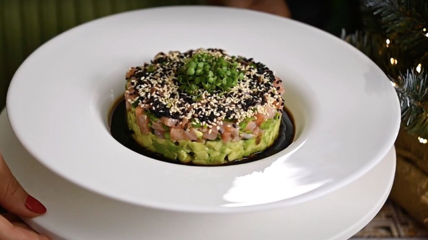 Идеальный салат для новогоднего стола с красной рыбой – видео рецепт