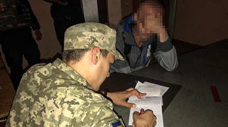 В Ивано-Франковске военный за 500 долларов продал "боевую повестку" — что решил суд - 285x160