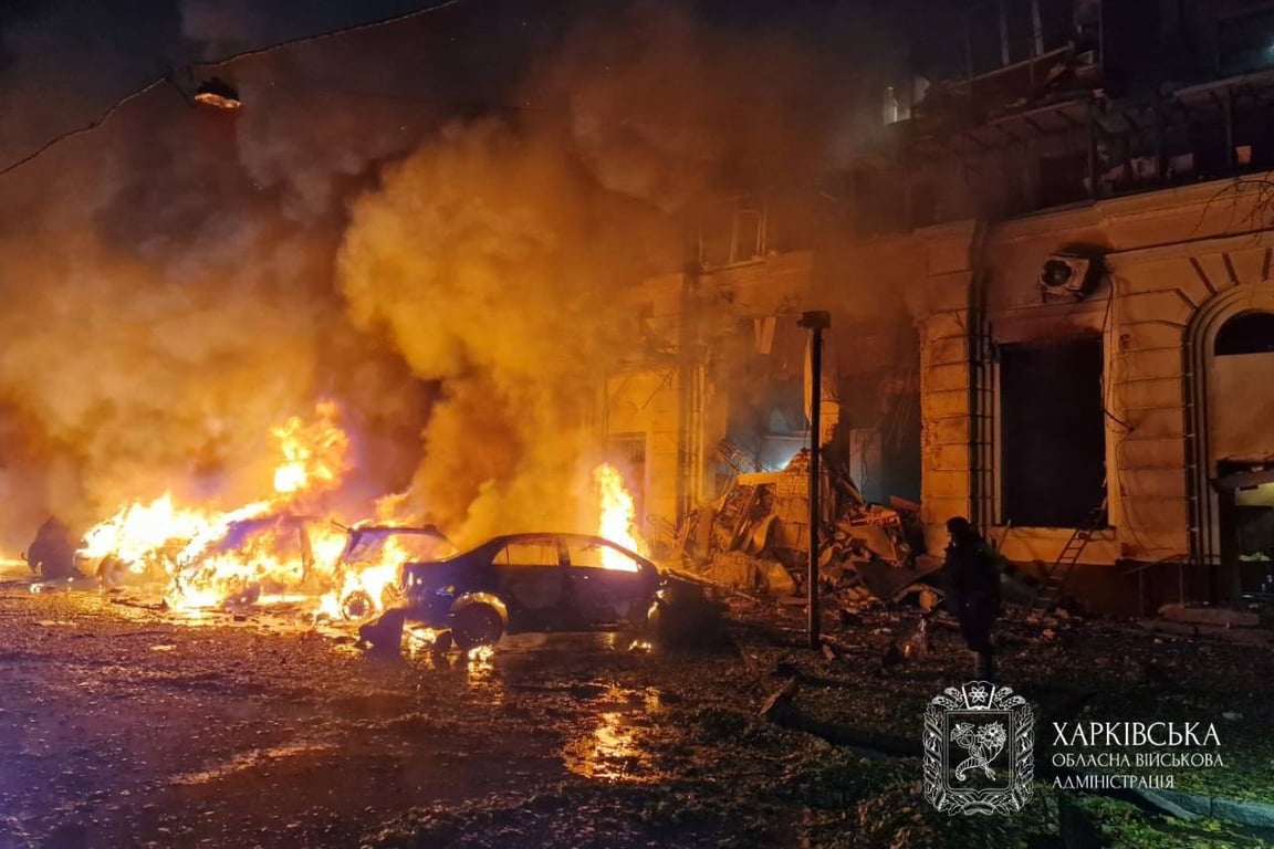 Пожар в Шевченковском районе Харькова после обстрела вечером 12 октября 2026 года