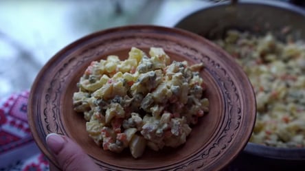 Оливье с курицей и яблоками — рецепт 1992 года, на вкус по-новому - 285x160