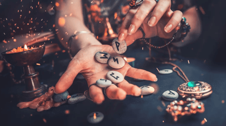 Рунічний гороскоп на вересень 2025 — що чекає на знаки Зодіаку - 285x160