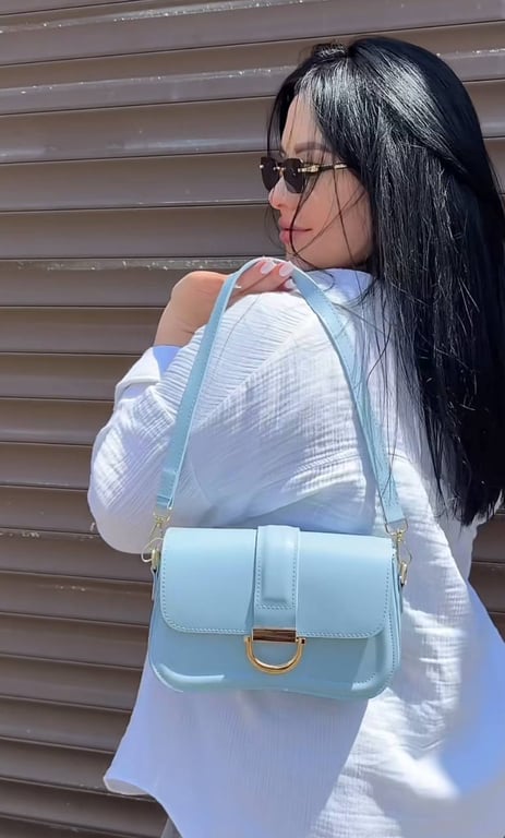 Сорочка до будь-якої сумки підійде