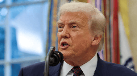 З вікна Білого дому раптово викинули чорну сумку — Трамп пояснив - 285x160