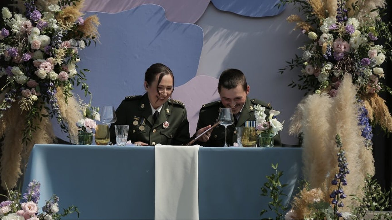 Захисники Азовсталі відіграли весілля на популярному телешоу