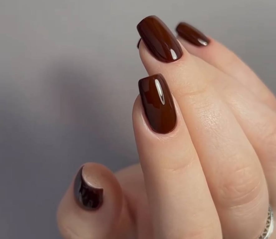 The brown shade of varnish is becoming more and more popular