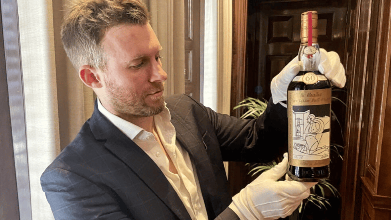 На лондонском аукционе продали самый дорогой в мире виски за 2,7 млн долларов