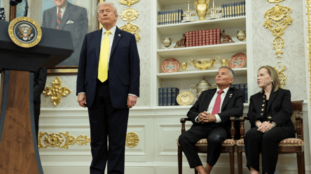 Трамп зізнався, чи зі справжнього золота оздоблення його кабінету - 290x166