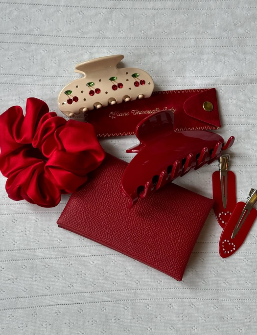 Чим особливі прикраси для волосся від Emi Jay