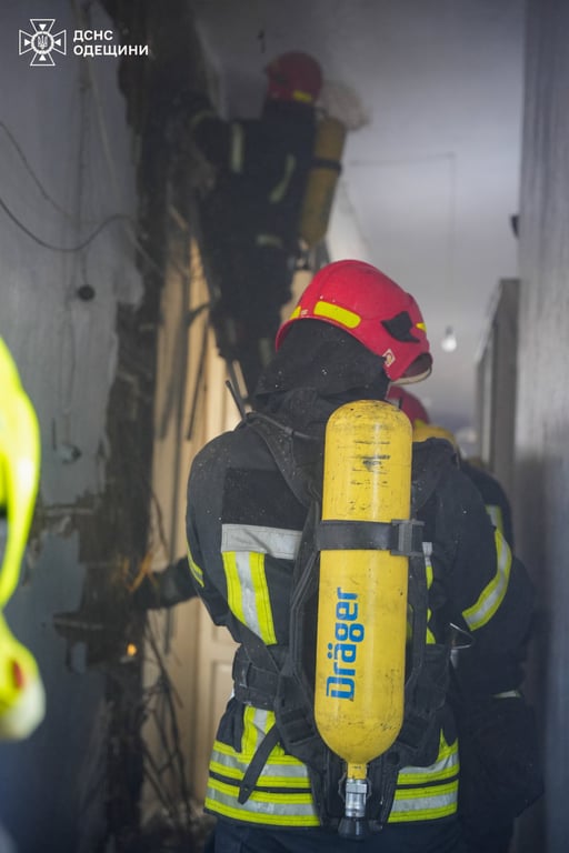 Пожежа в центрі Одеси — загорілася квартира на Спиридонівській - фото 4