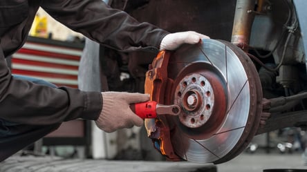 Гальма авто почали скріпити — коли починати паніку - 285x160