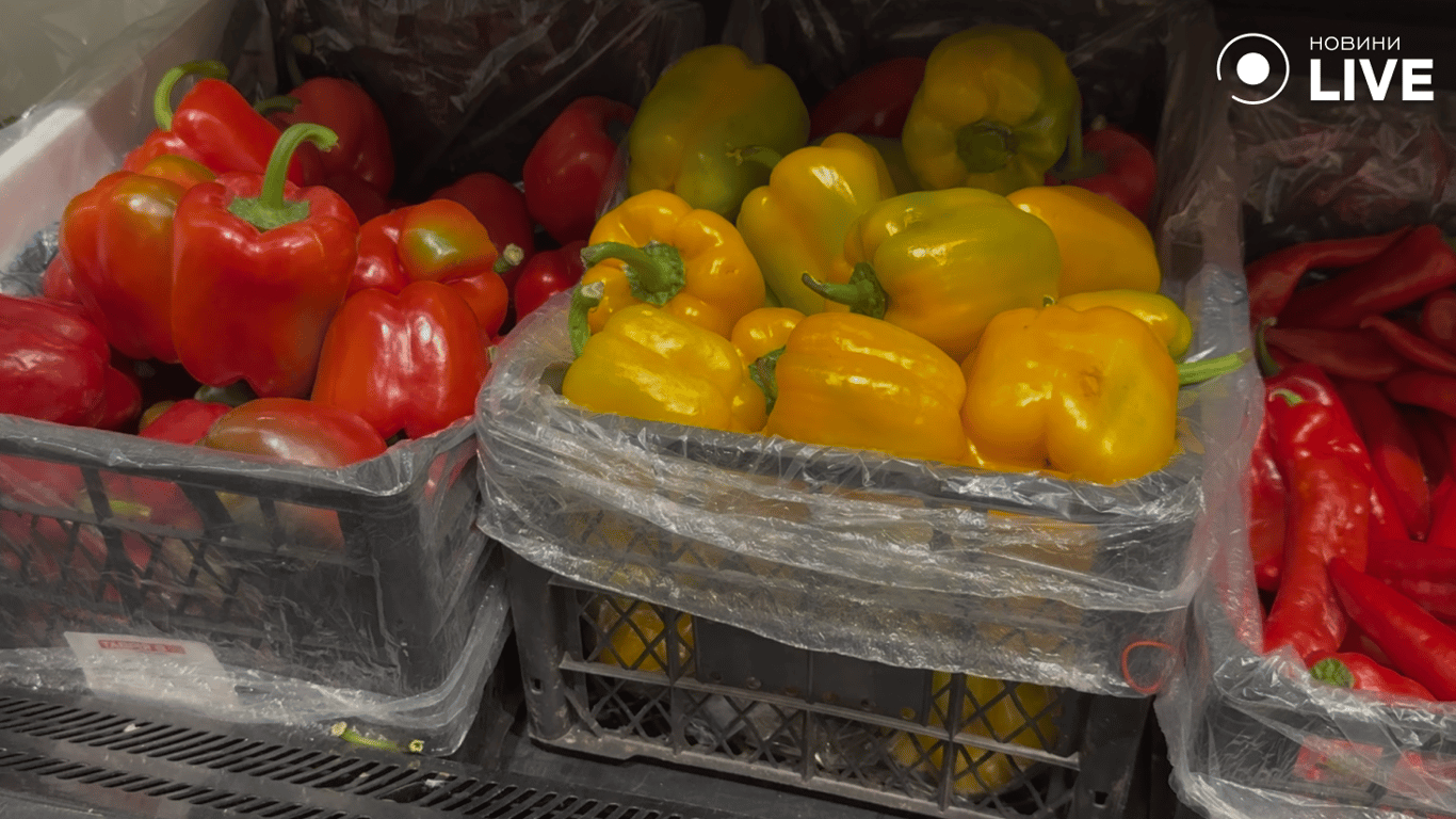 Асортимент перців в магазині