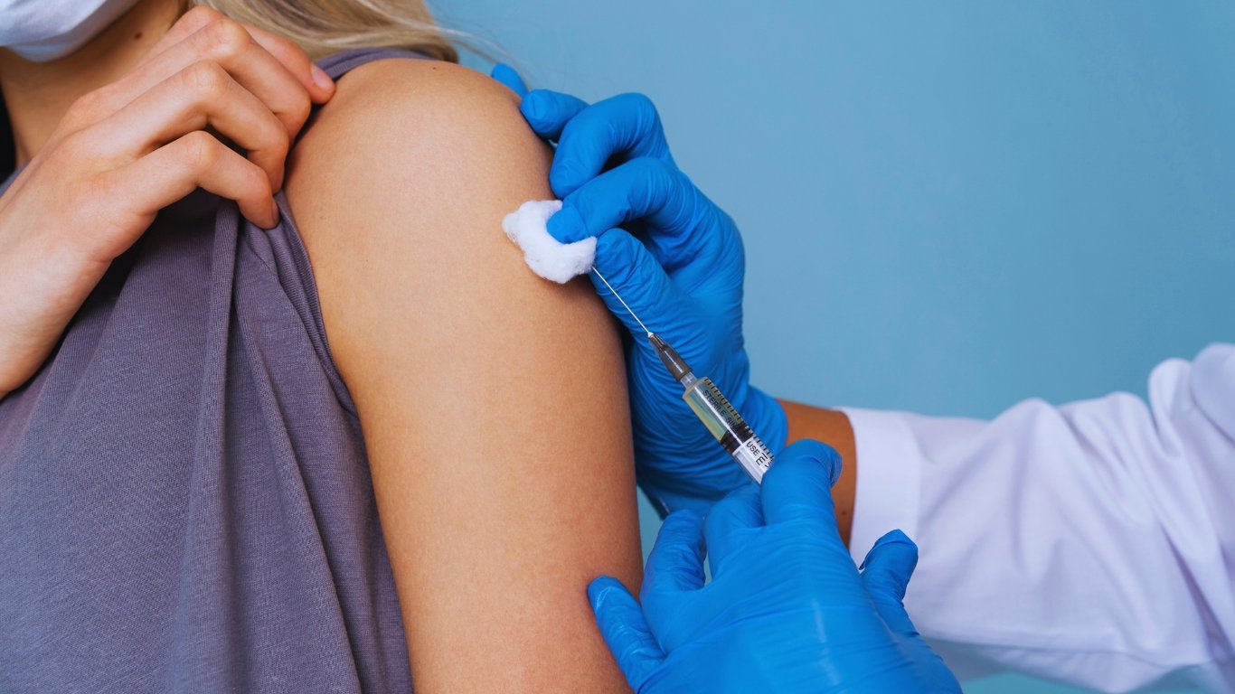 Які вакцини потрібні для дорослих людей?