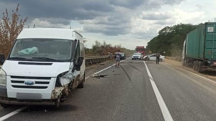 Пьяный водитель в Одесской области столкнулся с микроавтобусом: есть пострадавшие - 285x160