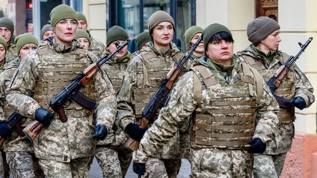 Как женщинам подготовиться к службе в армии