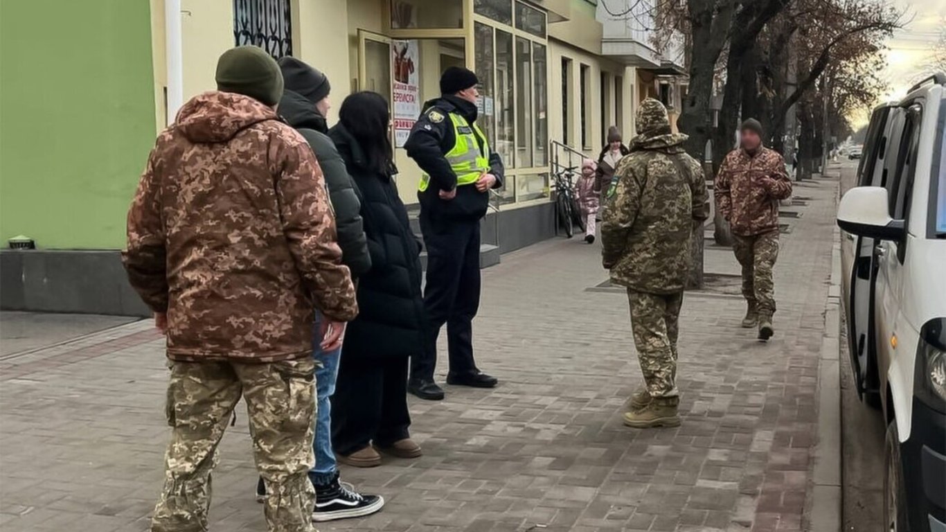 Військовий юрист висловився щодо примусового доставлення людей до ТЦК