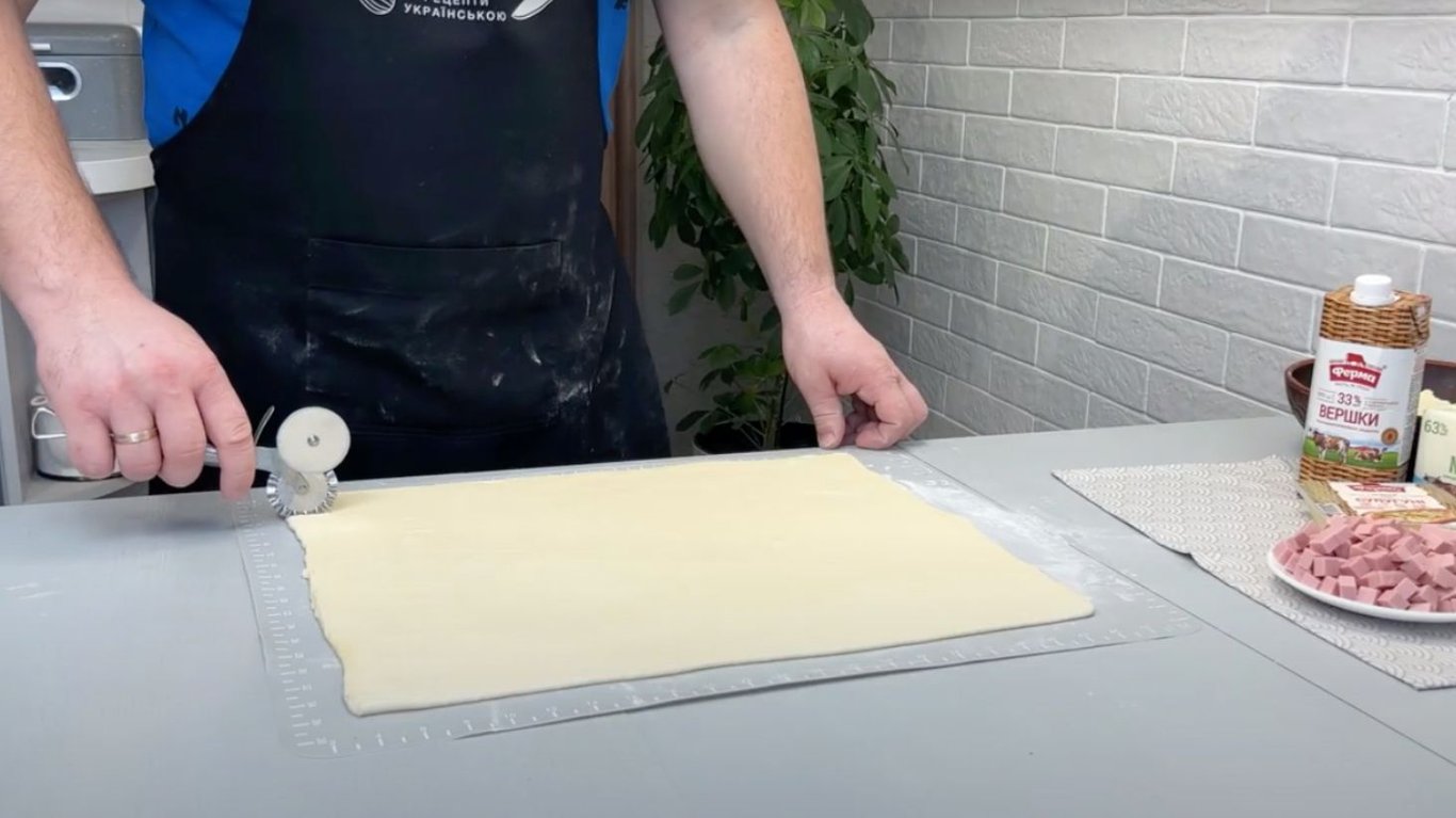 слойки с картофелем и колбасой рецепт