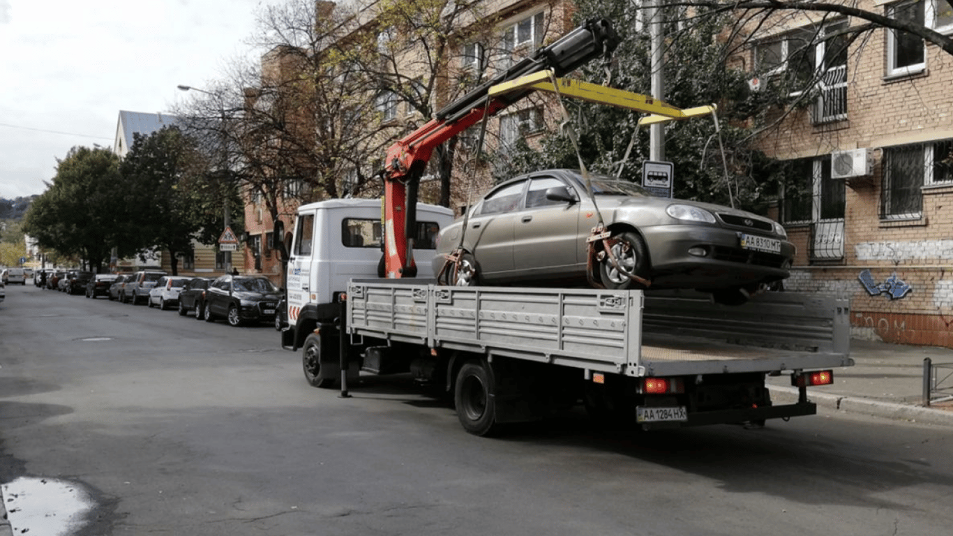 Евакуація авто у Львові — як це відбувається