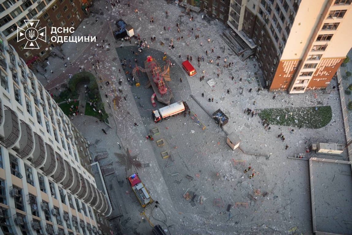 Зеленский: РФ атаковала 10 областей, есть погибшие и раненые - фото 3