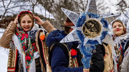 Рождественские праздники в Украине: когда и кому можно колядовать, засевать и щедровать - 285x160