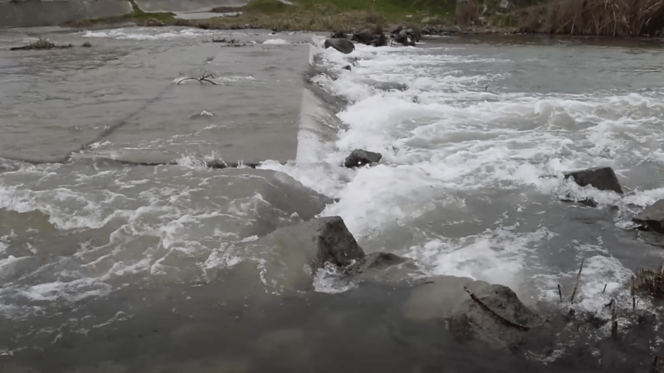 В Одесской области принудительно наполняют озеро Катлабух из-за обмеления