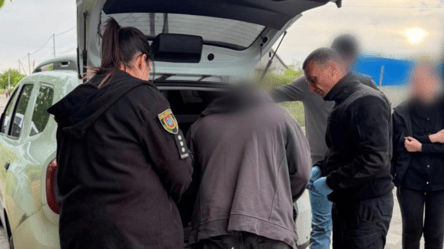 За хабар обіцяв вивезти до Молдови: що загрожує чоловіку у суді - 290x160