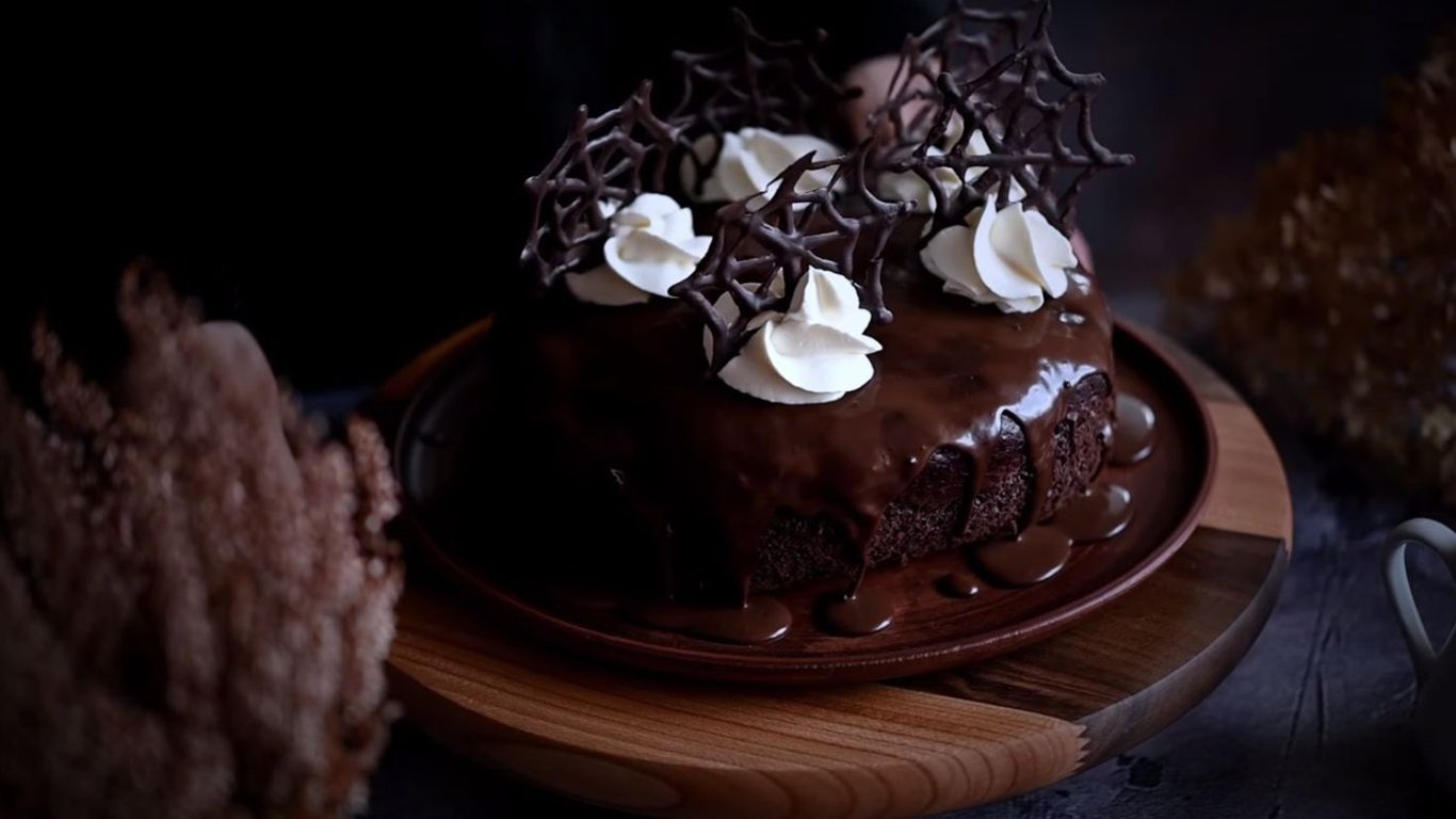 Шоколадний торт для Дракули на Хелловін — відео рецепт