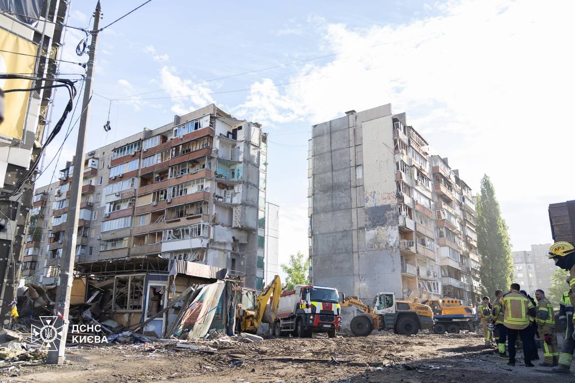 Обстріл Дарницького района Києва