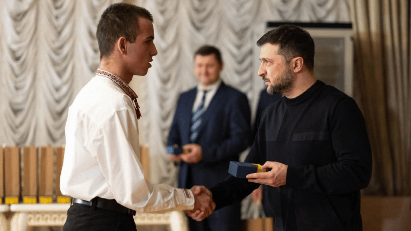 Юнака з Одещини нагородив президент