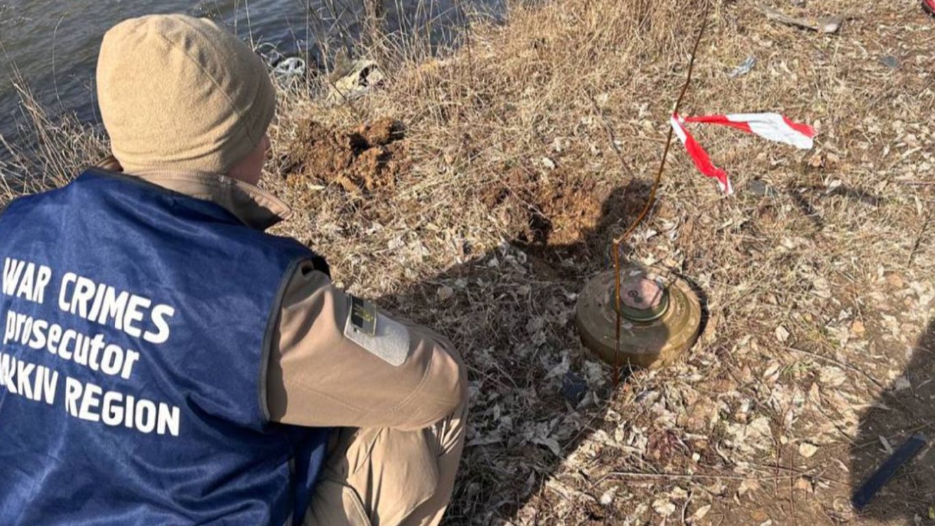 В Харьковской области гражданский автомобиль взорвался на российской мине: что известно