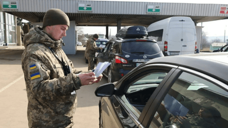 Харків'янин вивозив ухилянтів за кордон в команді каратистів - 290x166