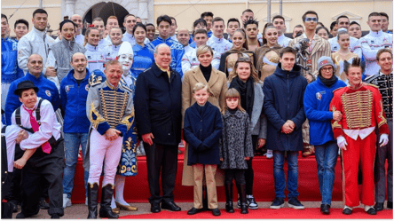 Королевская семья Монако посетила цирк - 285x160