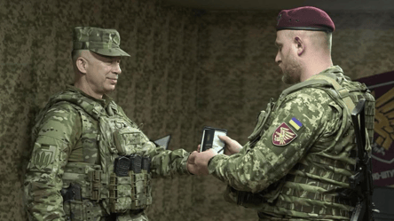 Сирський вручив нагороди Поліським десантникам — фото - 285x160