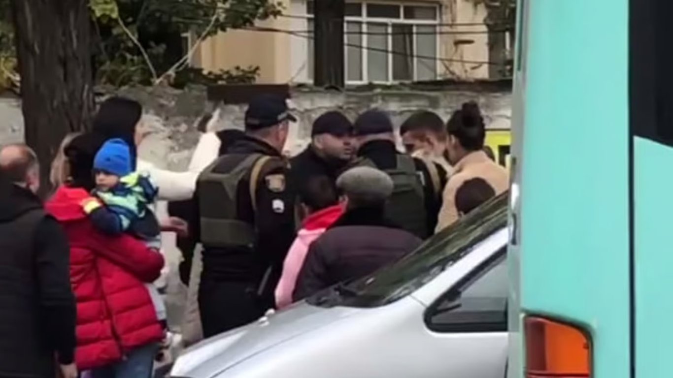 Мобилизация силой — ГБР опросило свидетелей скандала с ТЦК в Одессе