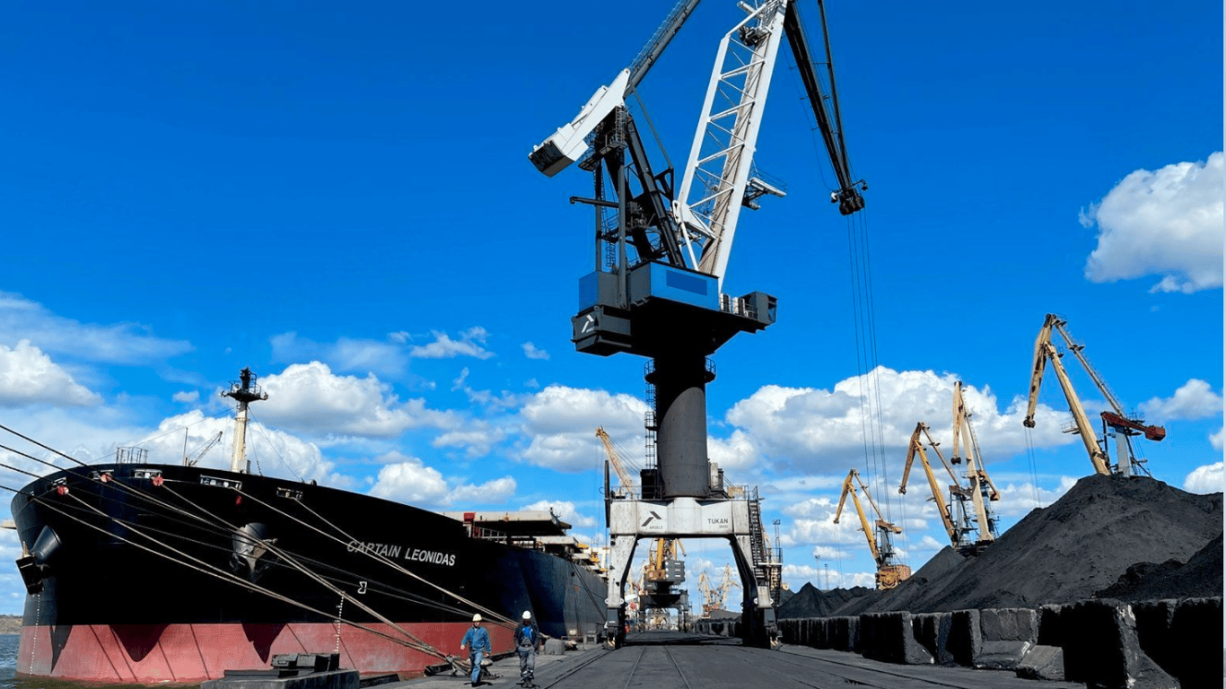Через порт Южный экспортировали почти 200 тысяч тонн груза за один раз