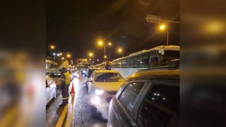 Окупанти посилили контроль на в'їзді та виїзді з Криму, у заторах стоять сотні автомобілів - 285x160