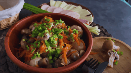 Мариновані печериці за 20 хвилин — рецепт закуски по-домашньому - 285x160