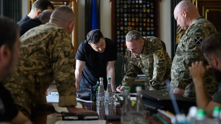 Зеленський заявив про скорочення поставок ракет для ППО утричі - 304x171