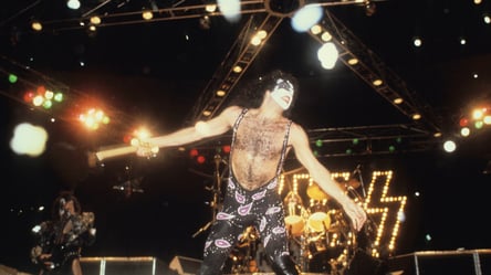 Умер Эйс Фрели — легендарный гитарист группы Kiss - 285x160
