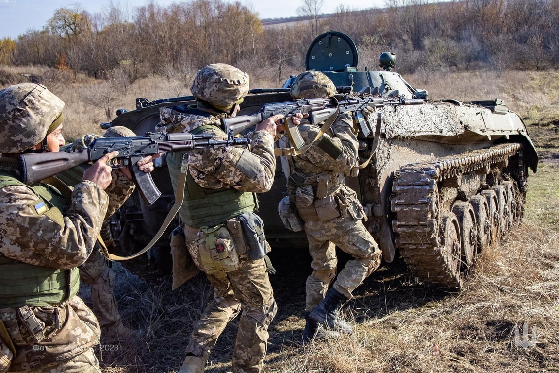 Украинские бойцы на боевом задании
