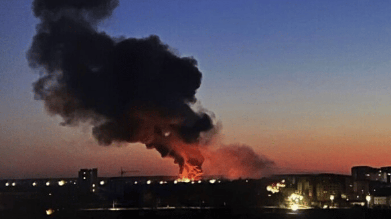 У Севастополі пролунали вибухи — росіяни заявляють про збиття БпЛА