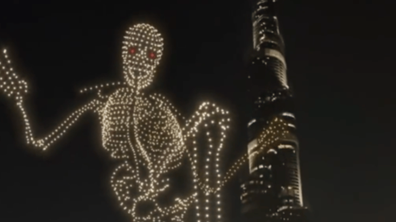Гигантский скелет из дронов в Дубае — видео