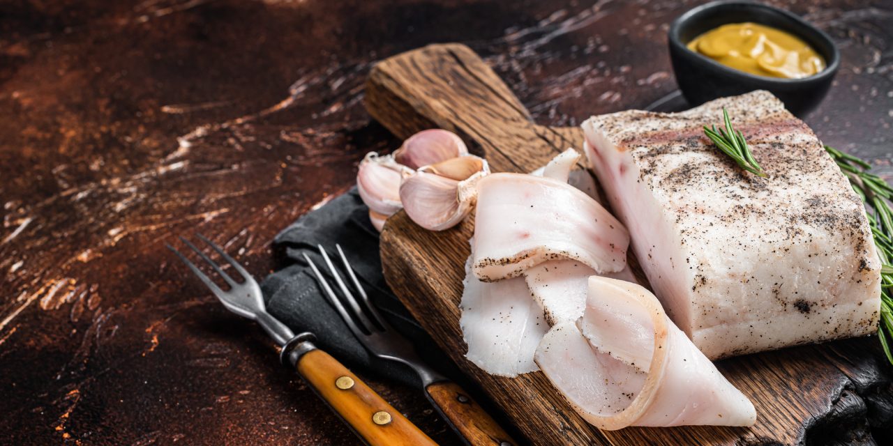 Как выбрать вкусное и мягкое сало