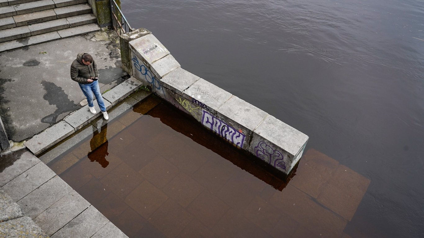 У Києві підвищився рівень води на Дніпрі