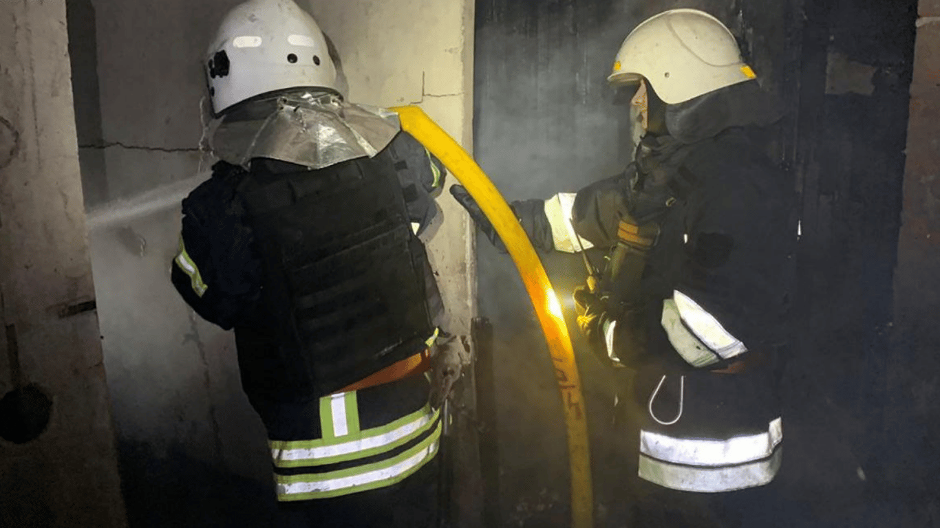 В Волчанске произошел пожар в многоэтажке, есть погибший