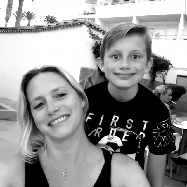 Джорджина Купер з сином