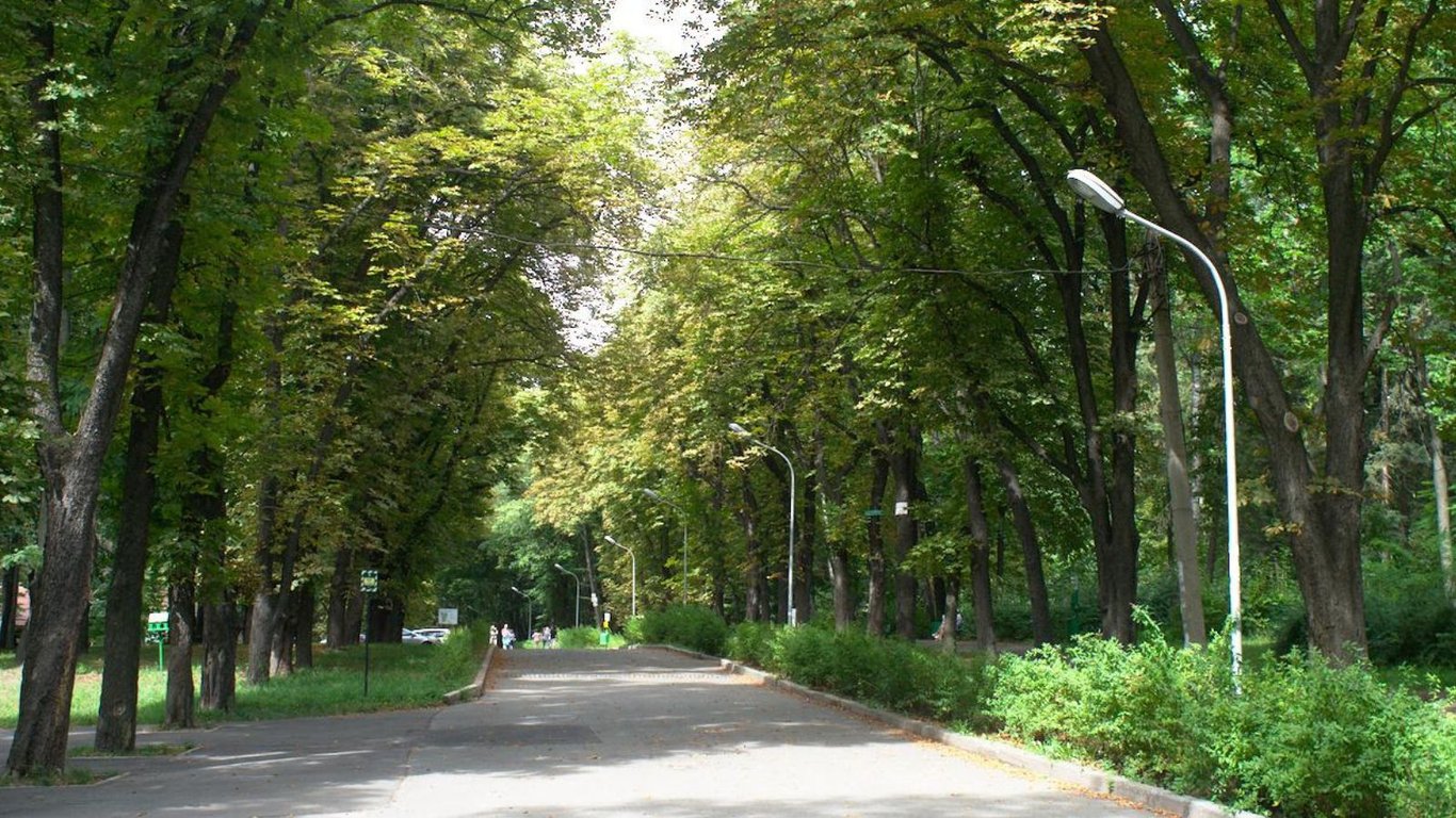 В Киеве парк Пушкина был переименован в честь украинского писателя